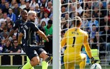 [ẢNH] Man City hưng phấn nâng cao cúp vô địch Ngoại hạng Anh lần thứ tư