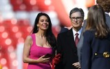 [ẢNH] Cô vợ xinh đẹp của ông chủ Liverpool lại gây sốt