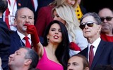 [ẢNH] Cô vợ xinh đẹp của ông chủ Liverpool lại gây sốt