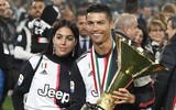 [ẢNH] Bạn gái xinh đẹp xuống sân ăn mừng vô địch cùng Ronaldo