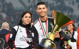 [ẢNH] Bạn gái xinh đẹp xuống sân ăn mừng vô địch cùng Ronaldo