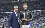 [ẢNH] Bạn gái xinh đẹp xuống sân ăn mừng vô địch cùng Ronaldo