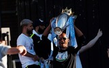 [ẢNH] Nhìn Man City phủ xanh thành Manchester trong lễ ăn mừng, M.U có hổ thẹn?