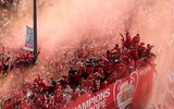 [ẢNH] Biển người rực đỏ chào đón những người hùng Liverpool trở về