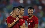 [ẢNH] CĐV cuồng nhiệt đội mưa gió sấm chớp cổ vũ U23 Việt Nam