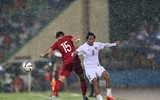 [ẢNH] CĐV cuồng nhiệt đội mưa gió sấm chớp cổ vũ U23 Việt Nam