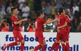 [ẢNH] CĐV cuồng nhiệt đội mưa gió sấm chớp cổ vũ U23 Việt Nam