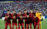 [ẢNH] CĐV cuồng nhiệt đội mưa gió sấm chớp cổ vũ U23 Việt Nam