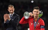 [ẢNH] Ronaldo lần thứ hai lên đỉnh châu Âu cùng Bồ Đào Nha