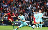 [ẢNH] Ronaldo lần thứ hai lên đỉnh châu Âu cùng Bồ Đào Nha