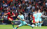 [ẢNH] Ronaldo lần thứ hai lên đỉnh châu Âu cùng Bồ Đào Nha