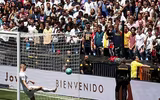[ẢNH] Real Madrid ra mắt tân binh đắt giá đầu tiên trong mùa hè