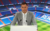 [ẢNH] Eden Hazard hớn hở trong ngày chính thức trở thành 
