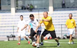 [ẢNH] Thầy Park xỏ giày ra sân, 