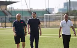 [ẢNH] Thầy Park xỏ giày ra sân, 