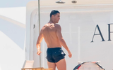 [ẢNH] Ronaldo và bạn gái khoe dáng bốc lửa trên du thuyền ở Hy Lạp