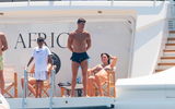 [ẢNH] Ronaldo và bạn gái khoe dáng bốc lửa trên du thuyền ở Hy Lạp
