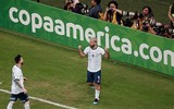 [ẢNH] Messi bất lực, Argentina vẫn lách qua khe cửa hẹp vào tứ kết