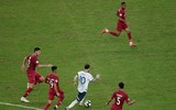 [ẢNH] Messi bất lực, Argentina vẫn lách qua khe cửa hẹp vào tứ kết
