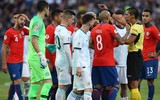 [ẢNH] Cận cảnh tình huống Messi bị gây gổ, nhận thẻ đỏ oan uổng