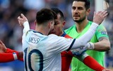 [ẢNH] Cận cảnh tình huống Messi bị gây gổ, nhận thẻ đỏ oan uổng