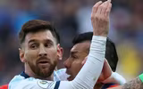 [ẢNH] Cận cảnh tình huống Messi bị gây gổ, nhận thẻ đỏ oan uổng
