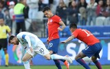 [ẢNH] Cận cảnh tình huống Messi bị gây gổ, nhận thẻ đỏ oan uổng