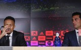 [ẢNH] Tân binh Real Madrid choáng váng, uống nước liên tục trong ngày ra mắt