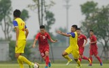 [ẢNH] Từ trên khán đài, thầy Park chỉ đạo U23 Việt Nam đá tập