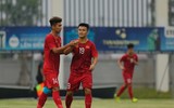 [ẢNH] Từ trên khán đài, thầy Park chỉ đạo U23 Việt Nam đá tập