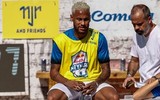[ẢNH] Mặc bê bối hiếp dâm, Neymar xuất hiện với mái tóc bạch kim cực ngầu