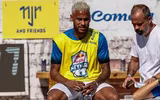 [ẢNH] Mặc bê bối hiếp dâm, Neymar xuất hiện với mái tóc bạch kim cực ngầu