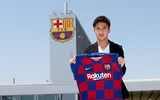 [ẢNH] Thần đồng bóng đá Nhật Bản rạng ngời ra mắt Barca