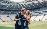 [ẢNH] Ra mắt Juventus, De Ligt hôn bạn gái đắm đuối rồi tức tốc lên đường du đấu