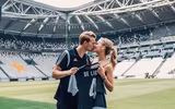 [ẢNH] Ra mắt Juventus, De Ligt hôn bạn gái đắm đuối rồi tức tốc lên đường du đấu