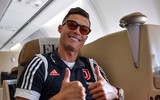 [ẢNH] Ra mắt Juventus, De Ligt hôn bạn gái đắm đuối rồi tức tốc lên đường du đấu