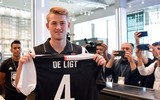 [ẢNH] Ra mắt Juventus, De Ligt hôn bạn gái đắm đuối rồi tức tốc lên đường du đấu