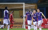 [ẢNH] Quang Hải ghi bàn 3 trận liên tiếp, Hà Nội FC lên đầu bảng V-League
