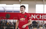 [ẢNH] Harry Maguire phấn khởi khoác lên mình màu áo M.U