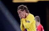 [ẢNH] Tân binh Barca ôm mặt thất vọng khi thua đau trận mở màn La Liga