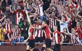 [ẢNH] Tân binh Barca ôm mặt thất vọng khi thua đau trận mở màn La Liga