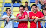 [ẢNH] Công Phượng đăm chiêu trên ghế dự bị khi không được HLV ngó ngàng tới