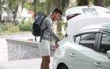 [ẢNH] Xuân Trường được fan nữ xinh đẹp tiếp cận khi tập trung ĐT Việt Nam