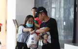 [ẢNH] Xuân Trường được fan nữ xinh đẹp tiếp cận khi tập trung ĐT Việt Nam