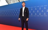 [ẢNH] Ronaldo sành điệu đi nhận giải, để rồi... ra về tay trắng