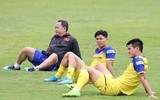 [ẢNH] Trở về từ Bỉ, Công Phượng bất ngờ trình làng diện mạo mới