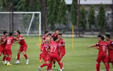 [ẢNH] Gạt mọi âu lo, tuyển Việt Nam cười 'thả phanh' trước đại chiến với Thái Lan