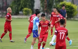 [ẢNH] Gạt mọi âu lo, tuyển Việt Nam cười 'thả phanh' trước đại chiến với Thái Lan