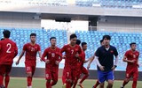 [ẢNH] HLV Park vui vẻ gặp lại thầy cũ Guus Hiddink, sẵn sàng đấu U22 Trung Quốc