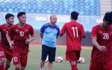 [ẢNH] HLV Park vui vẻ gặp lại thầy cũ Guus Hiddink, sẵn sàng đấu U22 Trung Quốc
